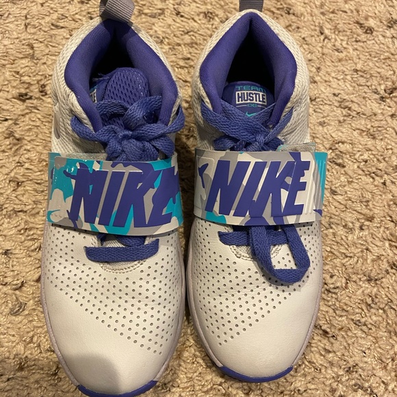 youth purple basketball shoes